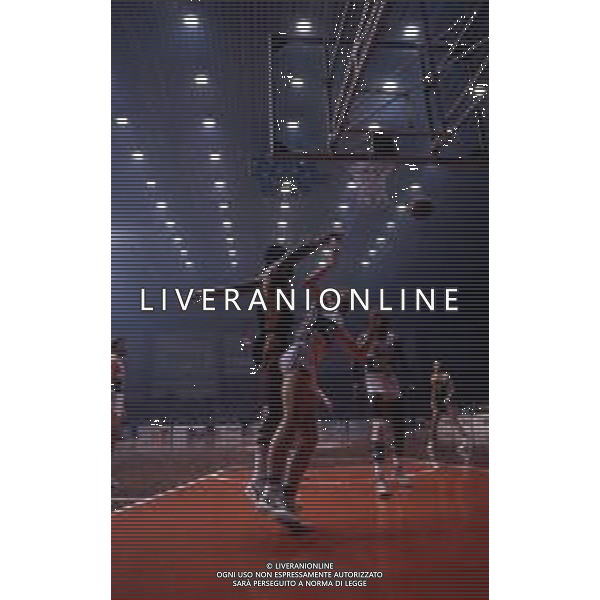 RETROSPETTIVA RENZO TOMBOLATO BASKET NELLA FOTO RENZO TOMBOLATO CON LA MAGLIA DELLA GABETTI CANTU\' AG ALDO LIVERANI SAS