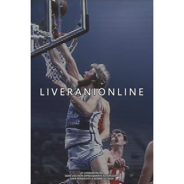 RETROSPETTIVA RENZO TOMBOLATO BASKET NELLA FOTO RENZO TOMBOLATO CON LA MAGLIA ULTRA RAPIDA SQUIBB CANTU\' AG ALDO LIVERANI SAS