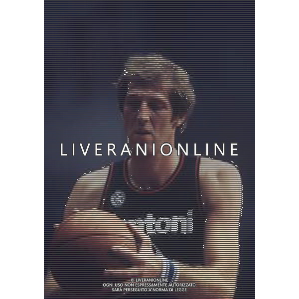 RETROSPETTIVA RENZO TOMBOLATO BASKET NELLA FOTO RENZO TOMBOLATO CON LA MAGLIA DELLA FANTONI UDINE AG ALDO LIVERANI SAS