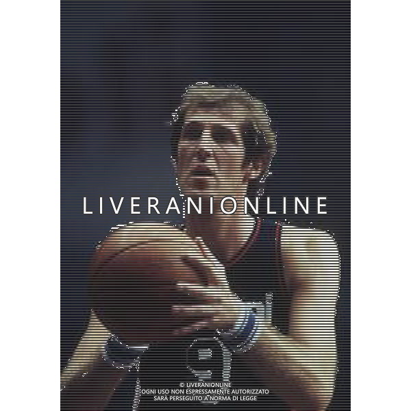 RETROSPETTIVA RENZO TOMBOLATO BASKET NELLA FOTO RENZO TOMBOLATO CON LA MAGLIA DELLA FANTONI UDINE AG ALDO LIVERANI SAS