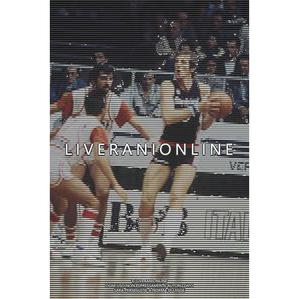 RETROSPETTIVA RENZO TOMBOLATO BASKET NELLA FOTO RENZO TOMBOLATO CON LA MAGLIA DELLA FANTONI UDINE AG ALDO LIVERANI SAS
