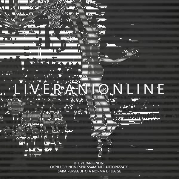 10-11-1974 MILANO CAMPIONATO DI BASKET SERIE A MOBILQUATTRO MILANO-SINUDYNE BOLOGNA NELLA FOTO AZIONE DI GIOCO AG ALDO LIVERANI SAS