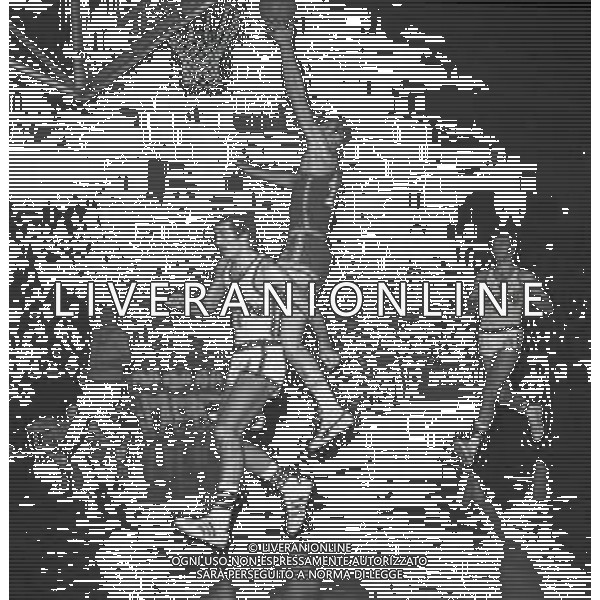 10-11-1974 MILANO CAMPIONATO DI BASKET SERIE A MOBILQUATTRO MILANO-SINUDYNE BOLOGNA NELLA FOTO AZIONE DI GIOCO AG ALDO LIVERANI SAS