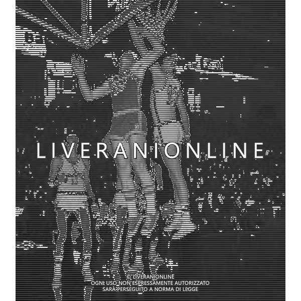 10-11-1974 MILANO CAMPIONATO DI BASKET SERIE A MOBILQUATTRO MILANO-SINUDYNE BOLOGNA NELLA FOTO AZIONE DI GIOCO AG ALDO LIVERANI SAS