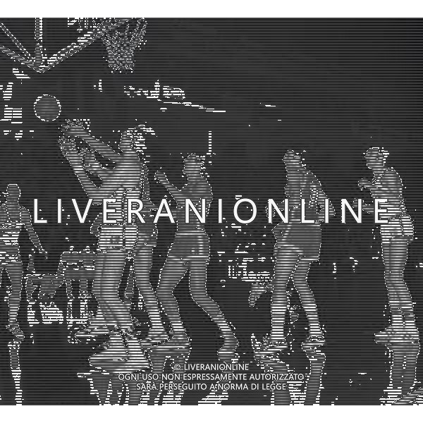 10-11-1974 MILANO CAMPIONATO DI BASKET SERIE A MOBILQUATTRO MILANO-SINUDYNE BOLOGNA NELLA FOTO AZIONE DI GIOCO AG ALDO LIVERANI SAS