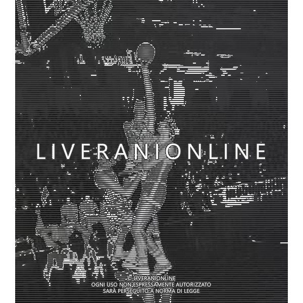 10-11-1974 MILANO CAMPIONATO DI BASKET SERIE A MOBILQUATTRO MILANO-SINUDYNE BOLOGNA NELLA FOTO AZIONE DI GIOCO AG ALDO LIVERANI SAS