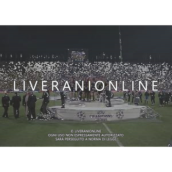 28-05-1997 MONACO DI BAVIERA- FINALE DI CHAMPIONS LEAGUE JUVENTUS BORUSSIA DORTMUND 3-1 NELLA FOTO I giocatori del borussia dortmund festeggano la vittoria con la coppa dei campioni AG ALDO LIVERANI SAS