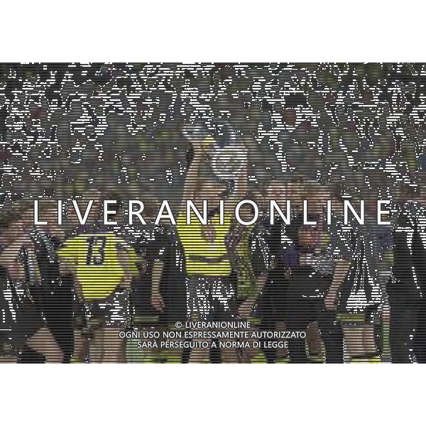 28-05-1997 MONACO DI BAVIERA- FINALE DI CHAMPIONS LEAGUE JUVENTUS BORUSSIA DORTMUND 3-1 NELLA FOTO I GIOCATORI DEL BORUSSIA DORTMUND FESTEGGIANO LA VITTORIA DELLA COPPA CAMPIONI AG ALDO LIVERANI SAS
