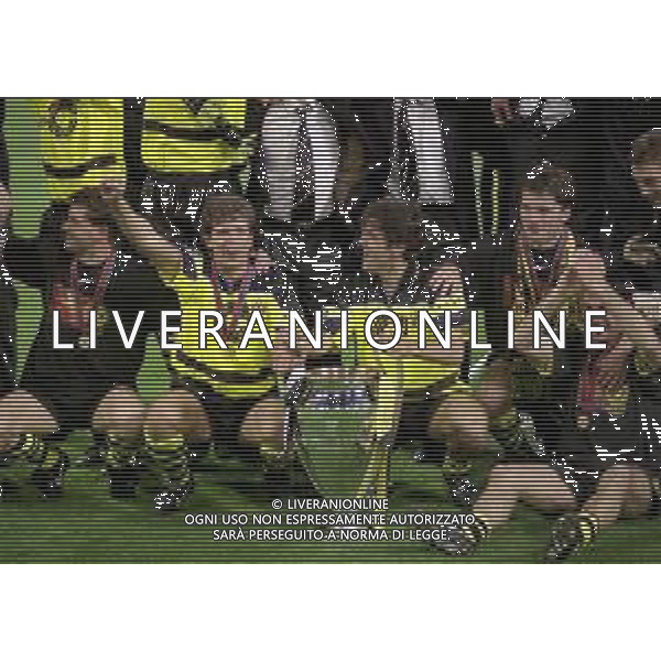 28-05-1997 MONACO DI BAVIERA- FINALE DI CHAMPIONS LEAGUE JUVENTUS BORUSSIA DORTMUND 3-1 NELLA FOTO I GIOCATORI DEL BORUSSIA DORTMUND FESTEGGIANO LA VITTORIA DELLA COPPA CAMPIONI AG ALDO LIVERANI SAS