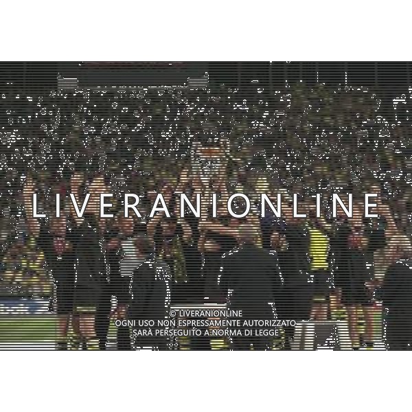 28-05-1997 MONACO DI BAVIERA- FINALE DI CHAMPIONS LEAGUE JUVENTUS BORUSSIA DORTMUND 3-1 NELLA FOTO I GIOCATORI DEL BORUSSIA DORTMUND FESTEGGIANO LA VITTORIA CON LA COPPA CAMPIONI AG ALDO LIVERANI SAS