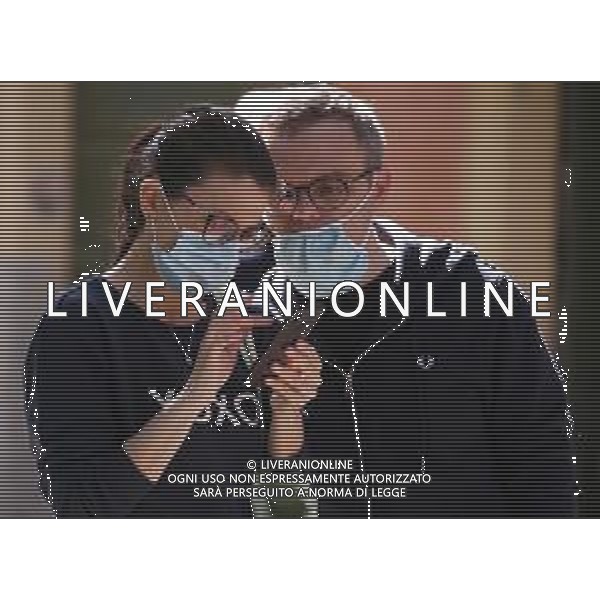 RIAPERTURA DI ALCUNE ATTIVITA\' NELLA FASE 2 DELL\'EMERGENZA CORONAVIRUS A REGGIO EMILIA 09.05.2020 NELLA FOTO PERSONE CON LA MASCHERINA A PASSEGGIO PER LE VIE DELLA CITTA\' ©SANTANDREA / AGENZIA ALDO LIVERANI SAS