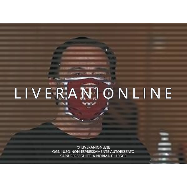 RIAPERTURA DI ALCUNE ATTIVITA\' NELLA FASE 2 DELL\'EMERGENZA CORONAVIRUS A REGGIO EMILIA 09.05.2020 NELLA FOTO TIFOSO CON LA MASCHERINA DELLA SQUADRA DI CALCIO DELLA REGGIANA ©SANTANDREA / AGENZIA ALDO LIVERANI SAS