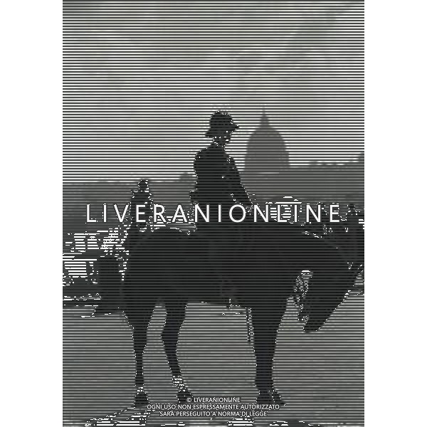 1936-1939 ROMA -VITA QUOTIDIANA E MONUMENTI PER LE VIE DI ROMA FOTO ARCHIVIO VESPASIANI-AG GIOVANNI LIVERANI-AG ALDO LIVERANI SAS