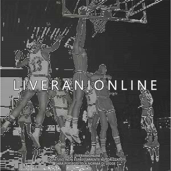 27-10-1974 CANTU-CAMPIONATO DI BASKET FORST CANTU\' INNOCENTI MILANO NELLA FOTO AZIONE DI GIOCO AG ALDO LIVERANI SAS