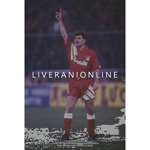 RETROSPETTIVA RAY HOUGHTON CALCIATORE NELLA FOTO RAY HOUGHTON CON LA MAGLIA DEL LIVERPOOL CALCIO AG ALDO LIVERANI SAS