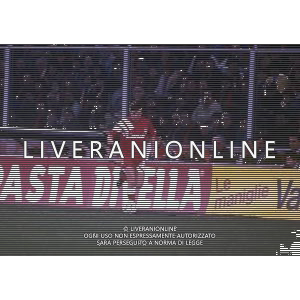RETROSPETTIVA RAY HOUGHTON CALCIATORE NELLA FOTO RAY HOUGHTON CON LA MAGLIA DEL LIVERPOOL CALCIO AG ALDO LIVERANI SAS