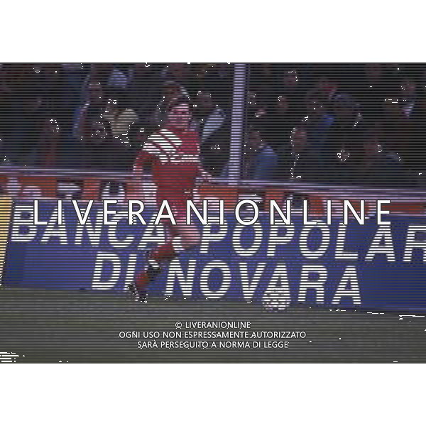 RETROSPETTIVA RAY HOUGHTON CALCIATORE NELLA FOTO RAY HOUGHTON CON LA MAGLIA DEL LIVERPOOL CALCIO AG ALDO LIVERANI SAS