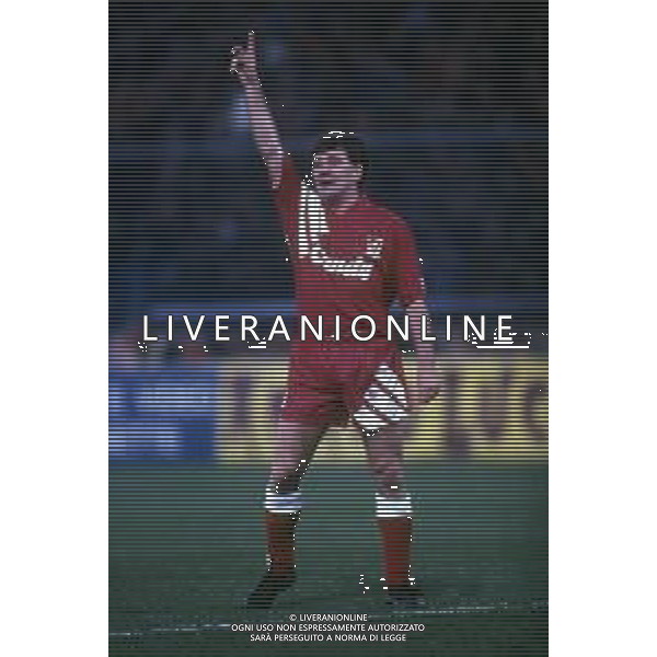 RETROSPETTIVA RAY HOUGHTON CALCIATORE NELLA FOTO RAY HOUGHTON CON LA MAGLIA DEL LIVERPOOL CALCIO AG ALDO LIVERANI SAS