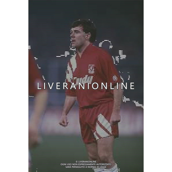 RETROSPETTIVA RAY HOUGHTON CALCIATORE NELLA FOTO RAY HOUGHTON CON LA MAGLIA DEL LIVERPOOL CALCIO AG ALDO LIVERANI SAS