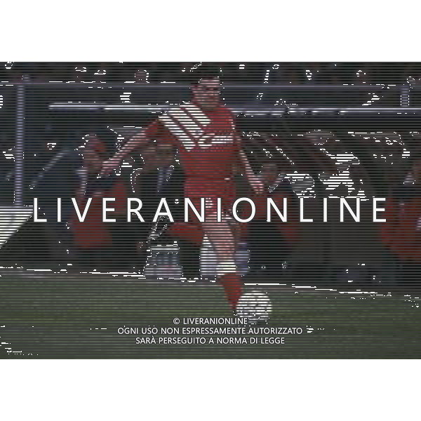 RETROSPETTIVA RAY HOUGHTON CALCIATORE NELLA FOTO RAY HOUGHTON CON LA MAGLIA DEL LIVERPOOL CALCIO AG ALDO LIVERANI SAS