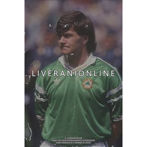 RETROSPETTIVA RAY HOUGHTON CALCIATORE NELLA FOTO RAY HOUGHTON CON LA MAGLIA DELLA NAZIONALE IRLANDESE AG ALDO LIVERANI SAS