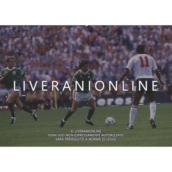 RETROSPETTIVA RAY HOUGHTON CALCIATORE NELLA FOTO RAY HOUGHTON CON LA MAGLIA DELLA NAZIONALE IRLANDESE AG ALDO LIVERANI SAS