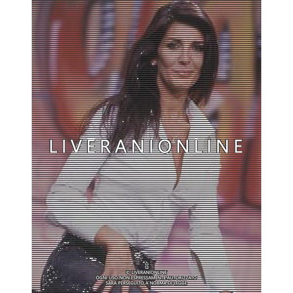 La giornalista ELENA GUARNIERI, a Milano nel 2000 alla conduzione di Sipario del TG4. ©ARCHIVIO ALDO LIVERANI SAS