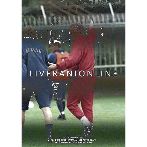 ALLENAMENTO DELLA NAZIONALE ITALIANA UNDER 21 A CREMONA 1998-1999 NELLA FOTO L\'ALLENATORE MARCO TARDELLI ©ARCHIVIO AGENZIA ALDO LIVERANI SAS