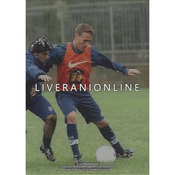 ALLENAMENTO DELLA NAZIONALE ITALIANA UNDER 21 A CREMONA 1998-1999 NELLA FOTO GENNARO GATTUSO E LUCA MEZZANO ©ARCHIVIO AGENZIA ALDO LIVERANI SAS