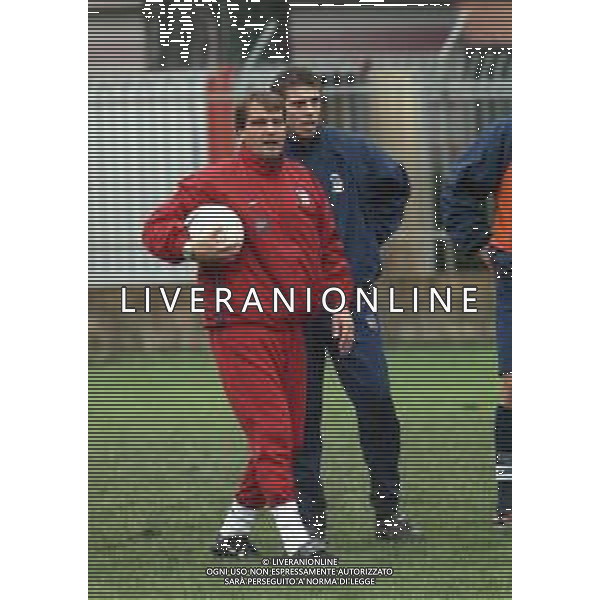 ALLENAMENTO DELLA NAZIONALE ITALIANA UNDER 21 A CREMONA 1998-1999 NELLA FOTO L\'ALLENATORE MARCO TARDELLI CON RAFFAELE LONGO ©ARCHIVIO AGENZIA ALDO LIVERANI SAS