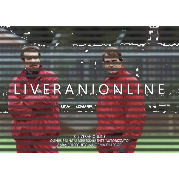 ALLENAMENTO DELLA NAZIONALE ITALIANA UNDER 21 A CREMONA 1998-1999 NELLA FOTO L\'ALLENATORE MARCO TARDELLI CON RENATO ZACCARELLI ©ARCHIVIO AGENZIA ALDO LIVERANI SAS