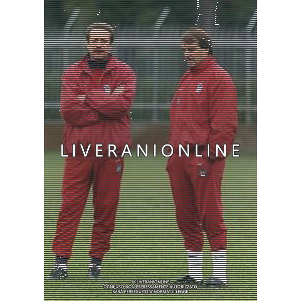 ALLENAMENTO DELLA NAZIONALE ITALIANA UNDER 21 A CREMONA 1998-1999 NELLA FOTO L\'ALLENATORE MARCO TARDELLI CON RENATO ZACCARELLI ©ARCHIVIO AGENZIA ALDO LIVERANI SAS