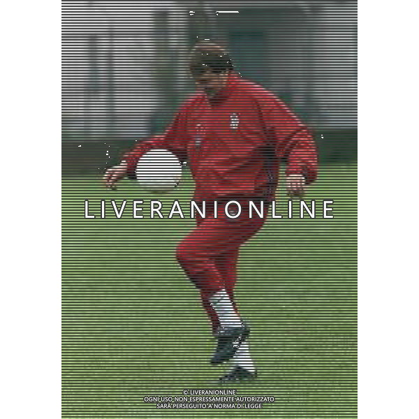 ALLENAMENTO DELLA NAZIONALE ITALIANA UNDER 21 A CREMONA 1998-1999 NELLA FOTO L\'ALLENATORE MARCO TARDELLI ©ARCHIVIO AGENZIA ALDO LIVERANI SAS