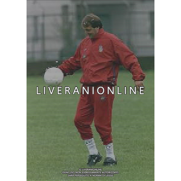 ALLENAMENTO DELLA NAZIONALE ITALIANA UNDER 21 A CREMONA 1998-1999 NELLA FOTO L\'ALLENATORE MARCO TARDELLI ©ARCHIVIO AGENZIA ALDO LIVERANI SAS