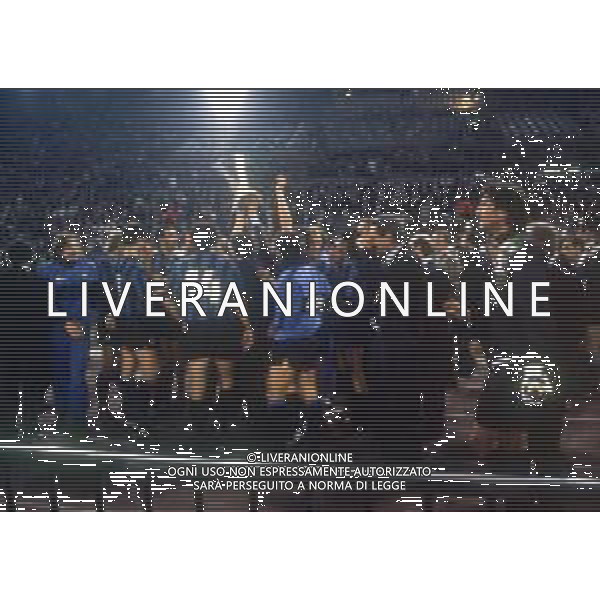 ROMA - INTER FINALE RITORNO COPPA UEFA 22 MAGGIO 1991 - RETROSPETTIVA NELLA FOTO L\'ESULTANZA A FINE GARA DEI GIOCATORI DELL\'INTER VINCITORI DELLA COPPA UEFA 1990-1991 ©ARCHIVIO AGENZIA ALDO LIVERANI SAS