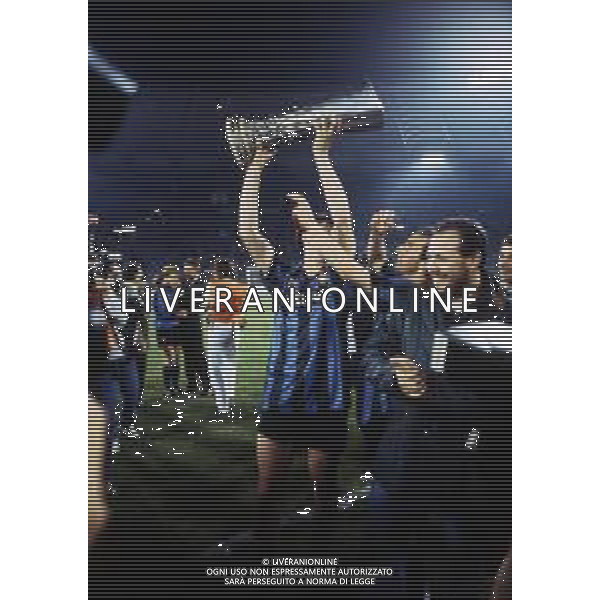 ROMA - INTER FINALE RITORNO COPPA UEFA 22 MAGGIO 1991 - RETROSPETTIVA NELLA FOTO L\'ESULTANZA A FINE GARA DEI GIOCATORI DELL\'INTER VINCITORI DELLA COPPA UEFA 1990-1991 ©ARCHIVIO AGENZIA ALDO LIVERANI SAS