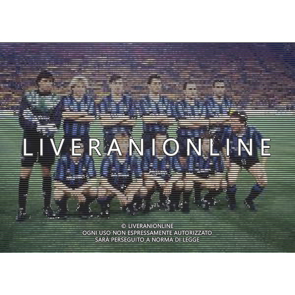 ROMA - INTER FINALE RITORNO COPPA UEFA 22 MAGGIO 1991 - RETROSPETTIVA NELLA FOTO LA FORMAZIONE DELL\'INTER: WALTER ZENGA, JURGEN KLINSMANN, NICOLA BERTI, RICCARDO FERRI, SERGIO BATTISTINI, GIUSEPPE BERGOMI, ALESSANDRO BIANCHI, ANDREAS BREHME, FAUSTO PIZZI, ANTONIO PAGANIN E LOTHAR MATTHAUS - COPPA UEFA 1990-1991 ©ARCHIVIO AGENZIA ALDO LIVERANI SAS