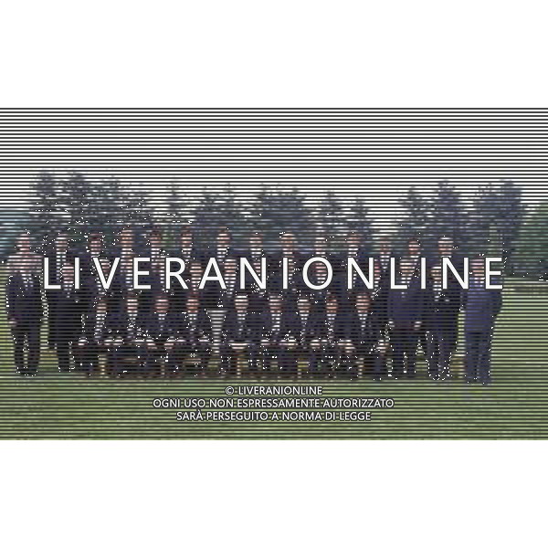 LA FORMAZIONE UFFICIALE DELL\'INTER CON LA COPPA UEFA 1990-1991 - APPIANO GENTILE MAGGIO 1991 - RETROSPETTIVA NELLA FOTO IL PRESIDENTE ERNESTO PELLEGRINI CON DAVIDE FONTOLAN, ANDREA MANDORLINI, RICCARDO FERRI, NICOLA BERTI, DOTTORE PASQUALE BERGAMO, ALDO SERENA, JURGEN KLINSMANN, SERGIO BATTISTINI, GIUSEPPE BERGOMI, GIANCARLO DELLA CASA, PAOLO STRINGARA, MASSIMILIANO TACCHINARDI, ARCADIO VENTURI, L\'ALLENATORE GIOVANNI TRAPATTONI, EUGENIO FUMAGALLI, LUCIANO CASTELLINI, GIUSEPPE MARINO, LOTHAR MATTHAUS, MASSIMO DELLA CASA, ALESSANDRO BIANCHI, ANTONIO PAGANIN, GIUSEPPE BARESI, ASTUTILLO MALGIOGLIO, WALTER ZENGA, LUCIANO BODINI, FAUSTO PIZZI, MAURIZIO IORIO E ANDREAS BREHME ©ARCHIVIO AGENZIA ALDO LIVERANI SAS