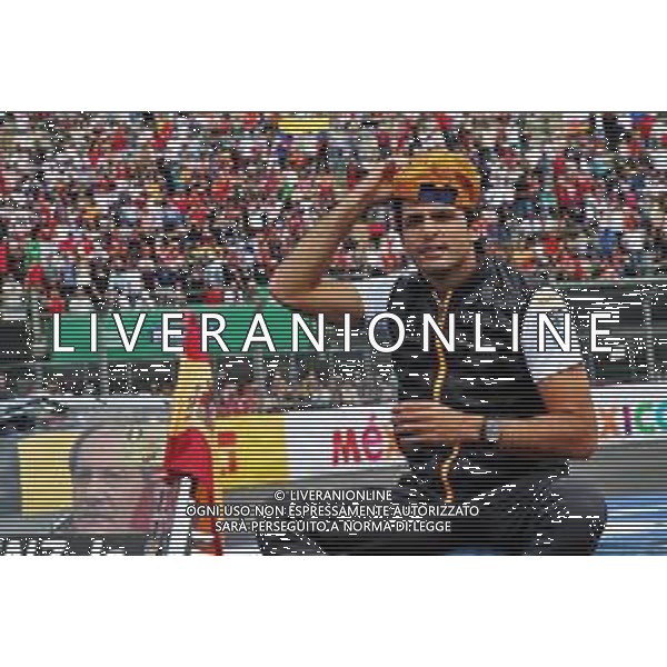 Carlos Sainz Jr (ESP) McLaren on the drivers parade. 27.10.2019. Formula 1 World Championship, Rd 18, Mexican Grand Prix, Mexico City, Mexico, Race Day. / AGENZIA ALDO LIVERANI SAS - ITALY ONLY EDITORIAL USE ONLY