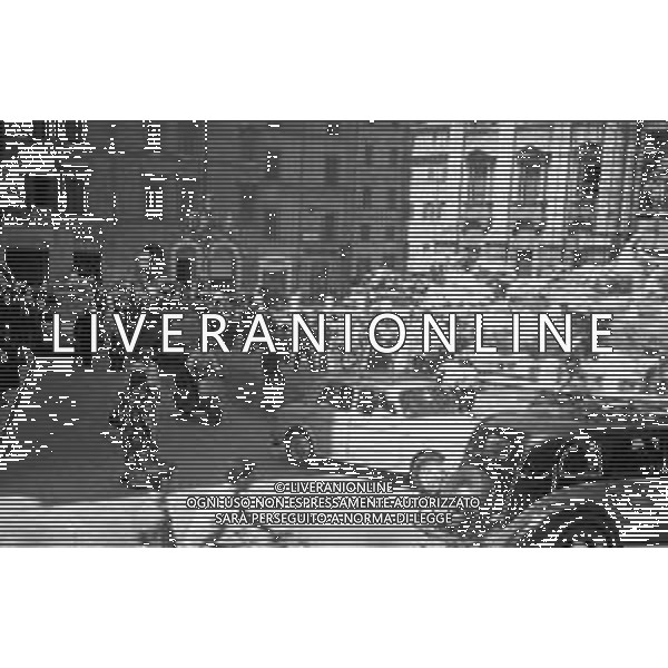 VEDUTE DELLA CITTA\' DI ROMA - RETROSPETTIVA 1950 - 1960 Nella foto Le auto nel traffico per le vie della citta\' - Piazza Fontana di Trevi ©Archivio Giovanni Liverani / AGENZIA ALDO LIVERANI SAS