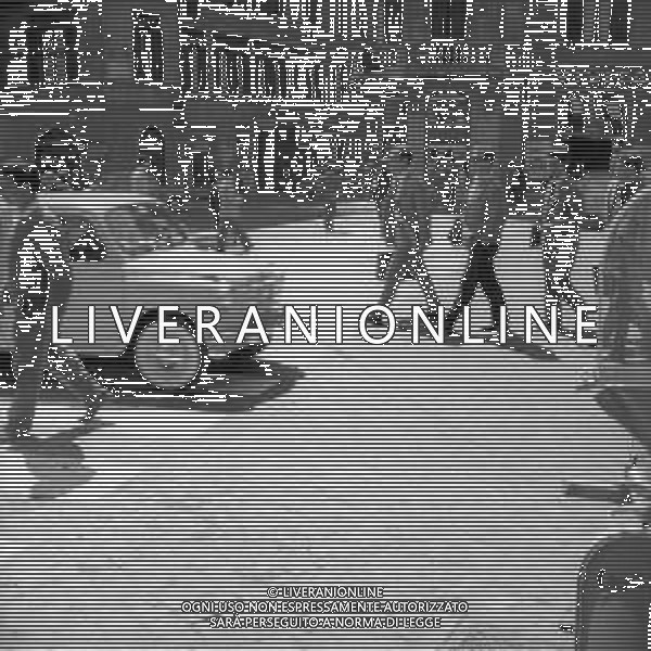VEDUTE DELLA CITTA\' DI ROMA - RETROSPETTIVA 1950 - 1960 Nella foto gente nel traffico per le vie del centro ©Archivio Giovanni Liverani / AGENZIA ALDO LIVERANI SAS