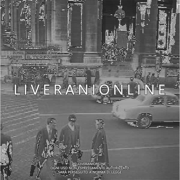 VEDUTE DELLA CITTA\' DI ROMA - RETROSPETTIVA 1950 - 1960 Nella foto gente nel traffico per le vie del centro ©Archivio Giovanni Liverani / AGENZIA ALDO LIVERANI SAS