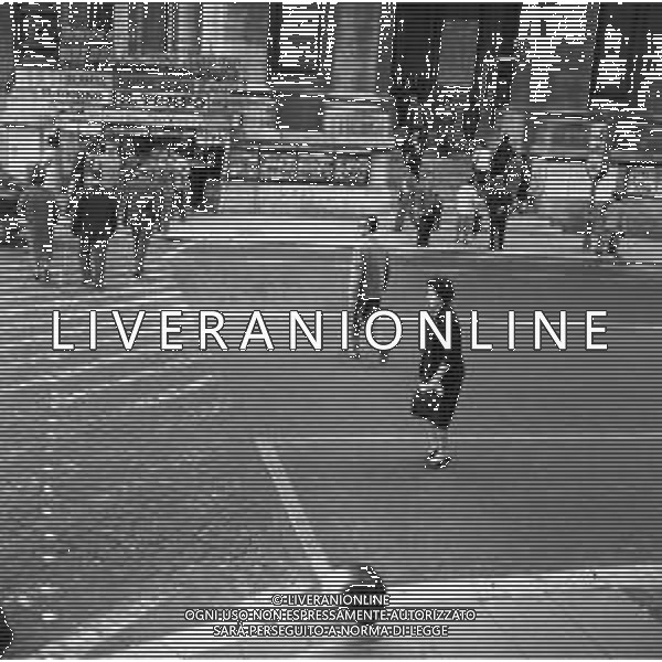 VEDUTE DELLA CITTA\' DI ROMA - RETROSPETTIVA 1950 - 1960 Nella foto gente nel traffico per le vie del centro ©Archivio Giovanni Liverani / AGENZIA ALDO LIVERANI SAS