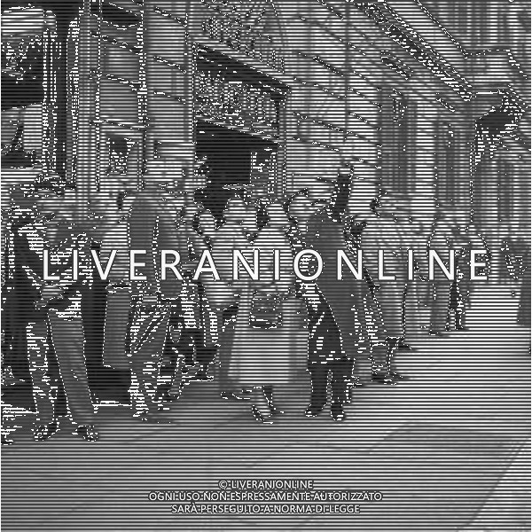 VEDUTE DELLA CITTA\' DI ROMA - RETROSPETTIVA 1950 - 1960 Nella foto Turisti per le vie del centro ©Archivio Giovanni Liverani / AGENZIA ALDO LIVERANI SAS