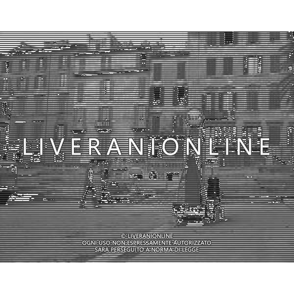 VEDUTE DELLA CITTA\' DI ROMA - RETROSPETTIVA 1950 - 1960 Nella foto distributore di carburante (ESSO) nelle vie del centro ©Archivio Giovanni Liverani / AGENZIA ALDO LIVERANI SAS