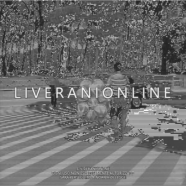 VEDUTE DELLA CITTA\' DI ROMA - RETROSPETTIVA 1950 - 1960 Nella foto Venditore di palloni per le vie del centro ©Archivio Giovanni Liverani / AGENZIA ALDO LIVERANI SAS