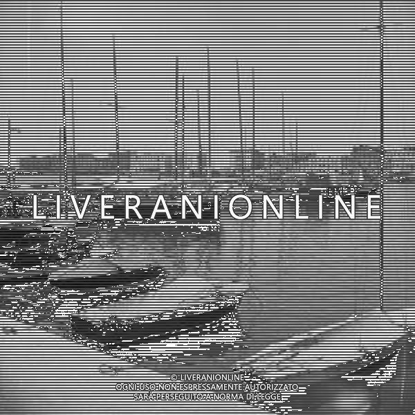 VEDUTE DELLA CITTA\' DI ANZIO LITORALE ROMANO - RETROSPETTIVA 1950 - 1960 Nella foto Le barche ormeggiate lungo la banchina del porto ©Archivio Giovanni Liverani / AGENZIA ALDO LIVERANI SAS