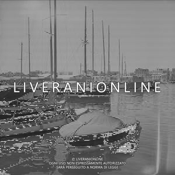 VEDUTE DELLA CITTA\' DI ANZIO LITORALE ROMANO - RETROSPETTIVA 1950 - 1960 Nella foto Le barche ormeggiate lungo la banchina del porto ©Archivio Giovanni Liverani / AGENZIA ALDO LIVERANI SAS