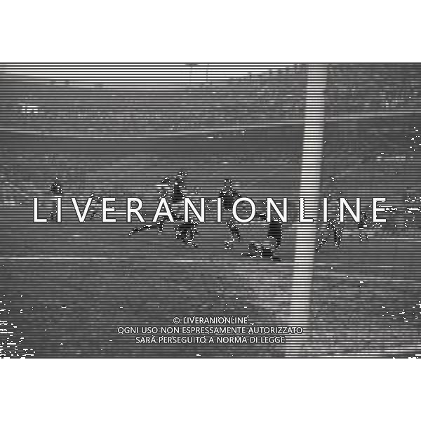 09-01-1974 MILANO ANDATA SUPERCOPPA UEFA MILAN AJAX 1-0 NELLA FOTO AZIONE DI GIOCO AG ALDO LIVERANI SAS 