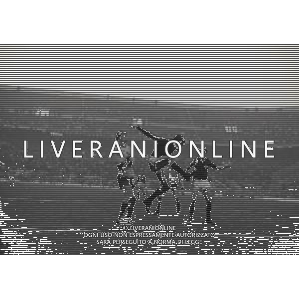 09-01-1974 MILANO ANDATA SUPERCOPPA UEFA MILAN AJAX 1-0 NELLA FOTO AZIONE DI GIOCO AG ALDO LIVERANI SAS 